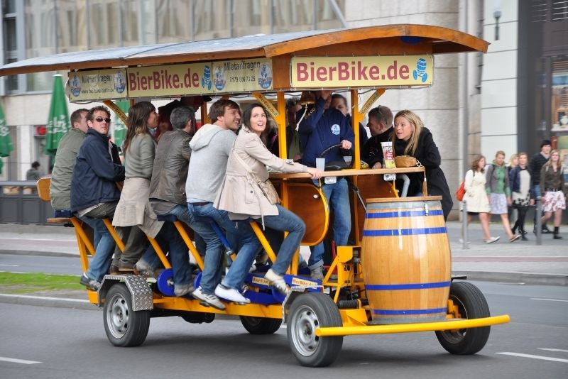 bicicleta de cerveza en Berlín