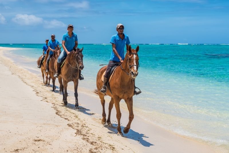 horse riding in Aruba