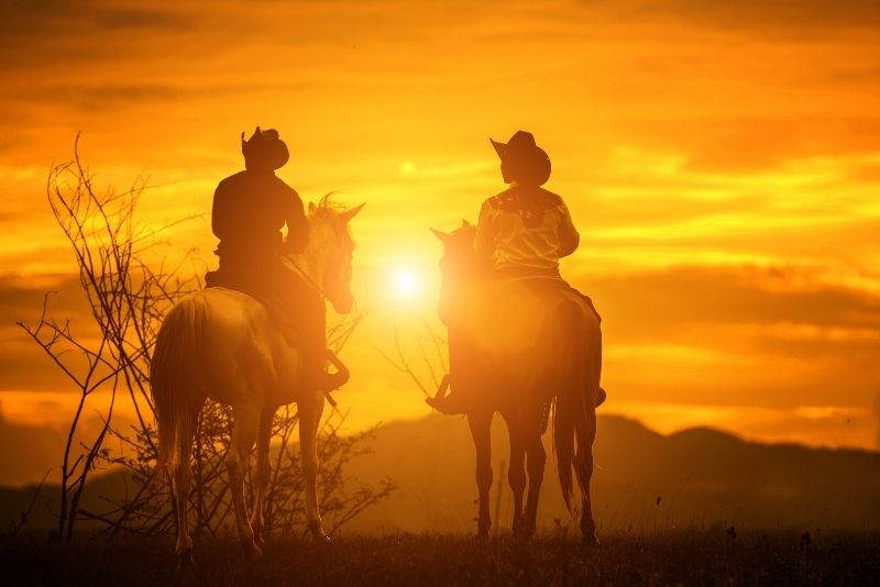 sunset horseback riding in Las Vegas