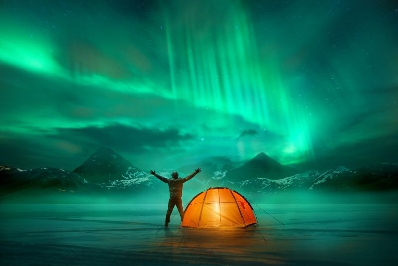 camping-under-the-northen-lights-Iceland