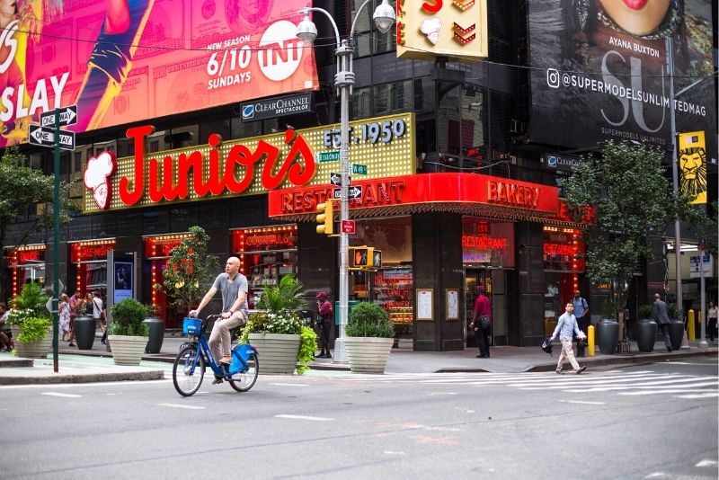 Junior's Restaurant & Bakery, Times Square