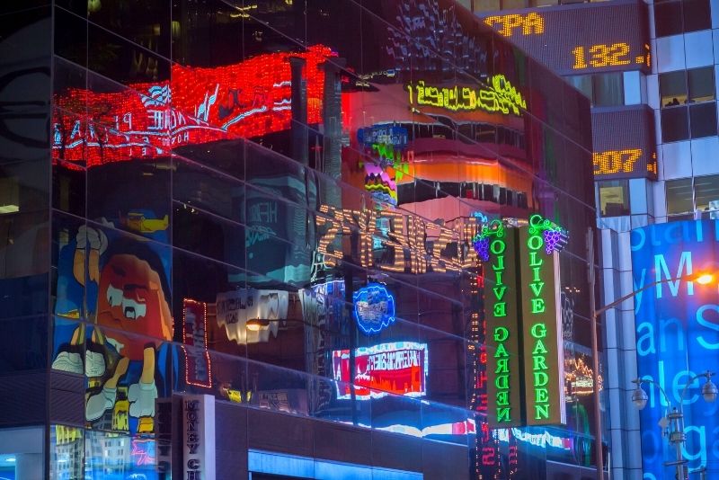 Times Square New York guide for finding things to do