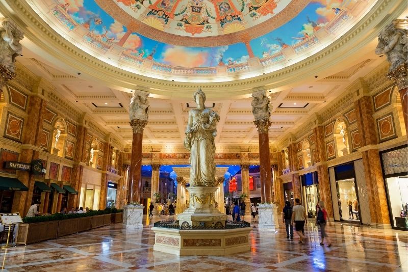 LAS VEGAS - APRIL 13 : Exterior Of A Gucci Store In Caesars Palace