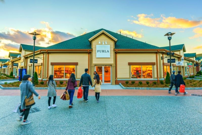 Store Panorama In Woodbury Common Premium Outlet Mall Stock Photo