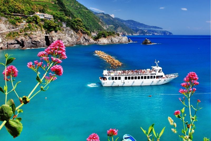 boat tour in Monterosso