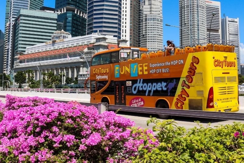 hop on hop off bus tour in Singapore