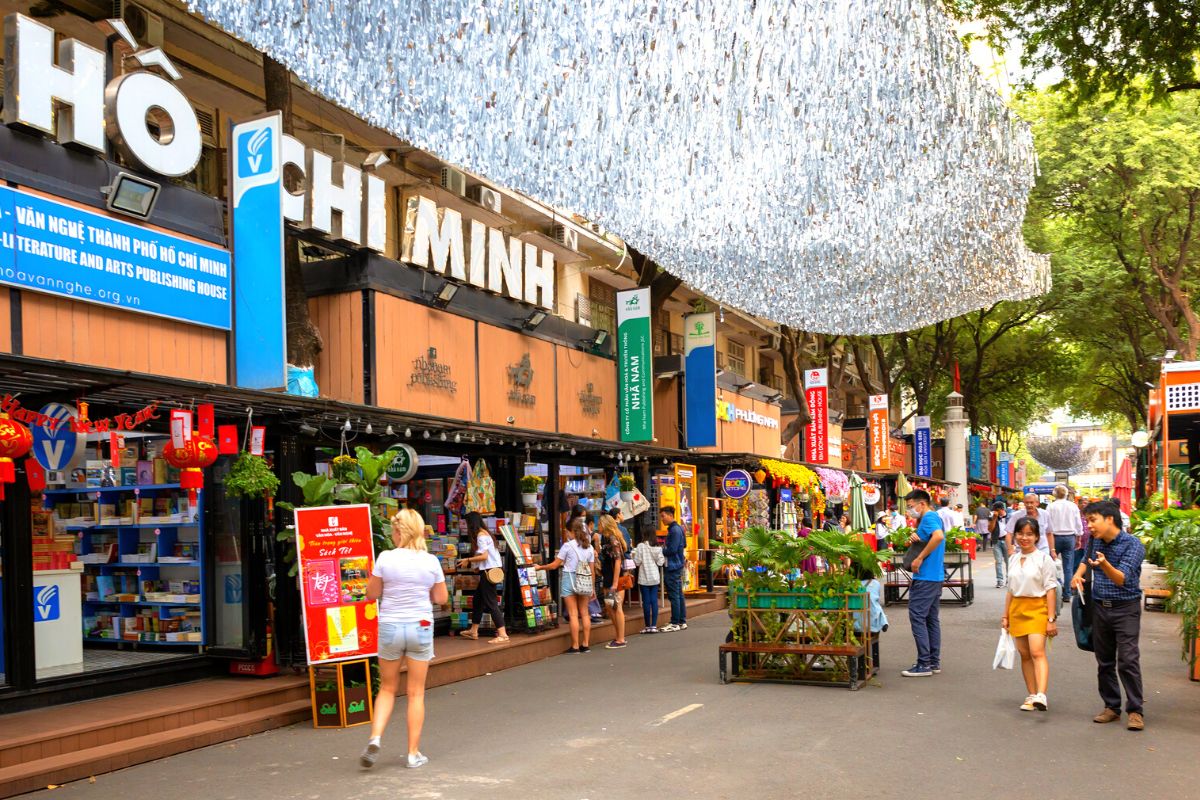 Shopping in Vietnam 2022 - best price clothes in Ho chi minh city