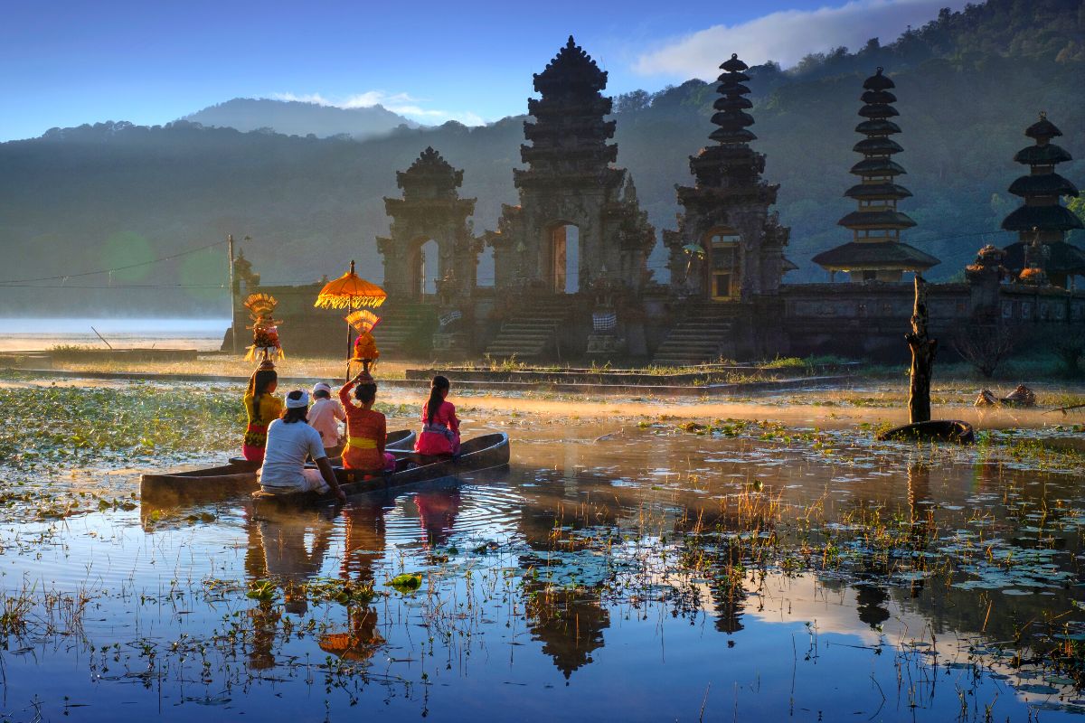 canoeing at Tamblingan Lake, Bali