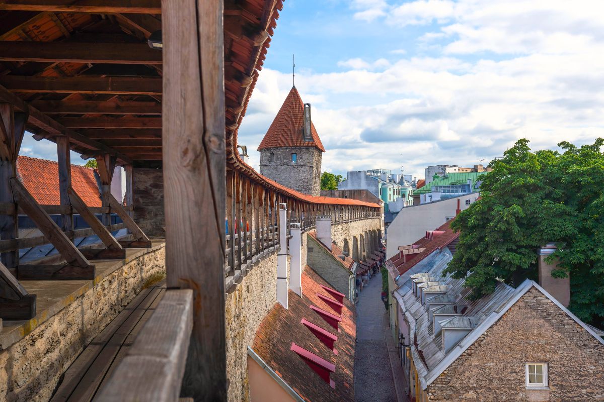 Hellemann Tower and town wall, Tallinn