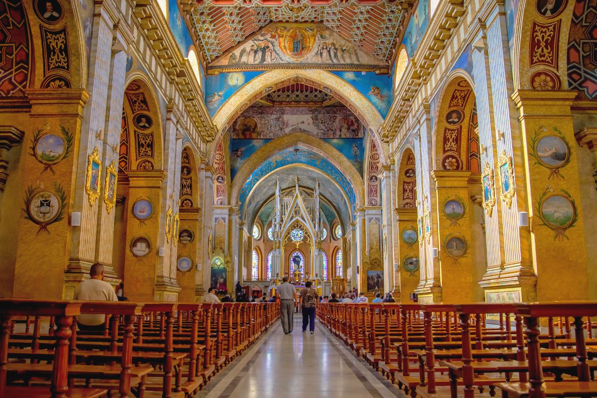 famous churches & basilicas in Quito