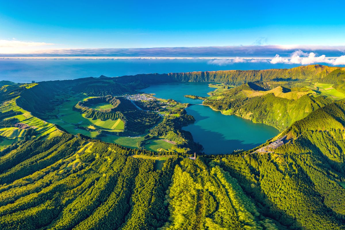 Lagoa do Fogo Viewpoint Route - Água d'Alto Beach, Azores