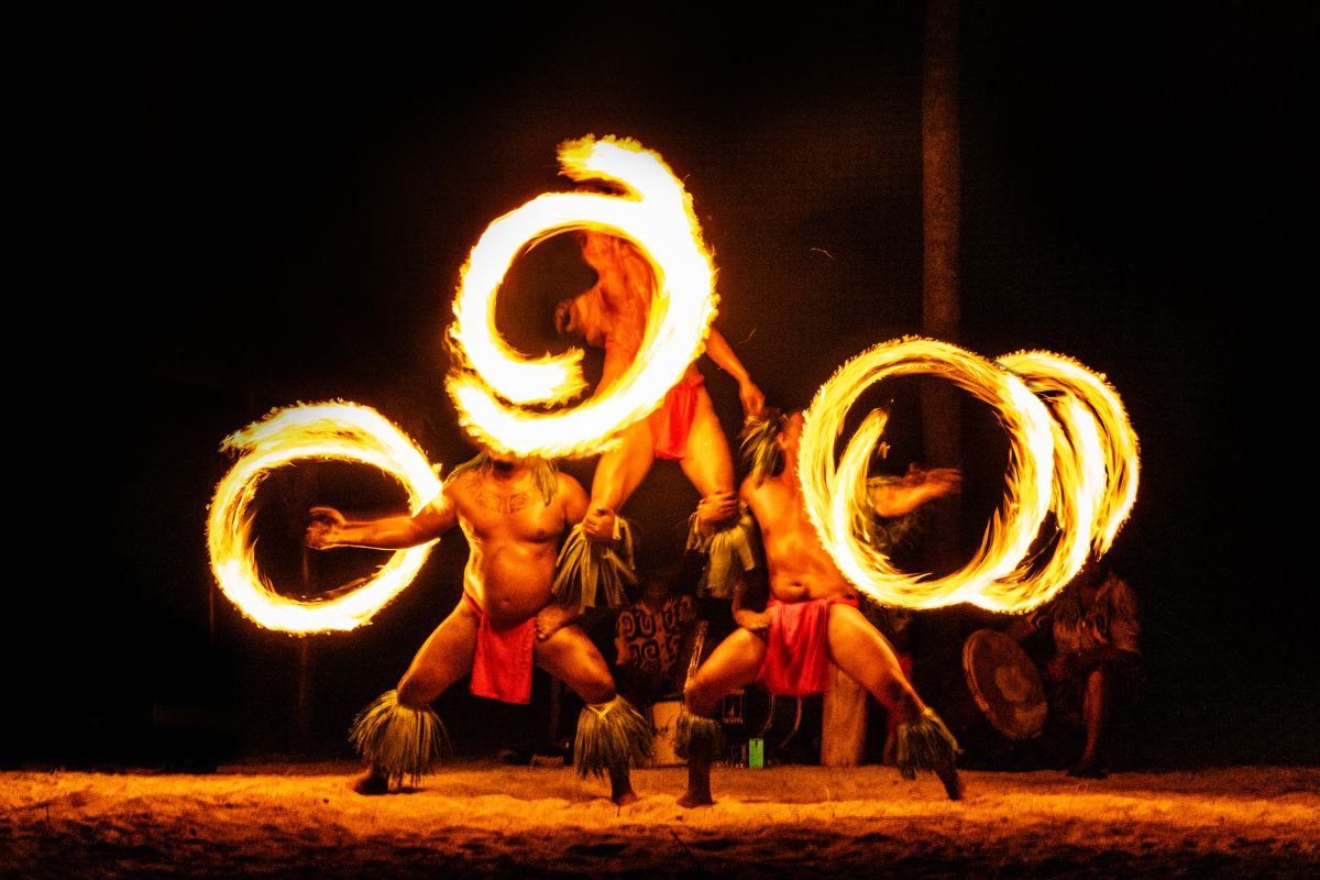 Luau Shows in Kona