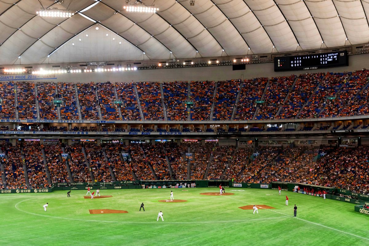 Tokyo Dome Baseball Vendors: The Girls!