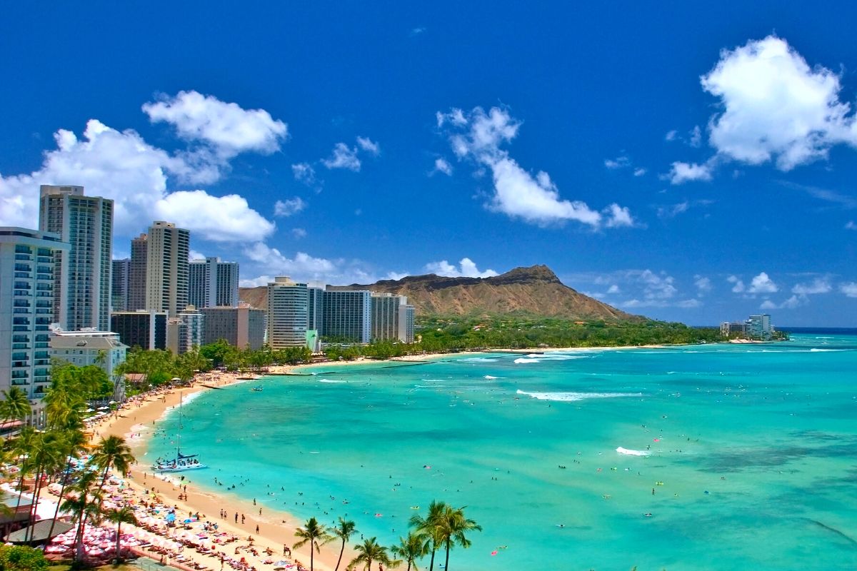 What It's Like to Visit Waikiki Beach in Honolulu on Oahu, Hawaii