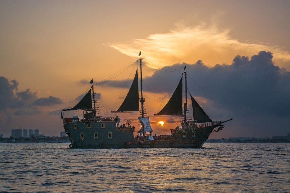 The Black Pearl Pirate Ship - Blog - Pirate Show Cancun