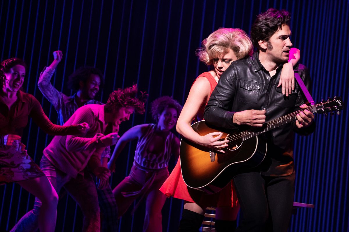 A Beautiful Noise: The Neil Diamond Musical