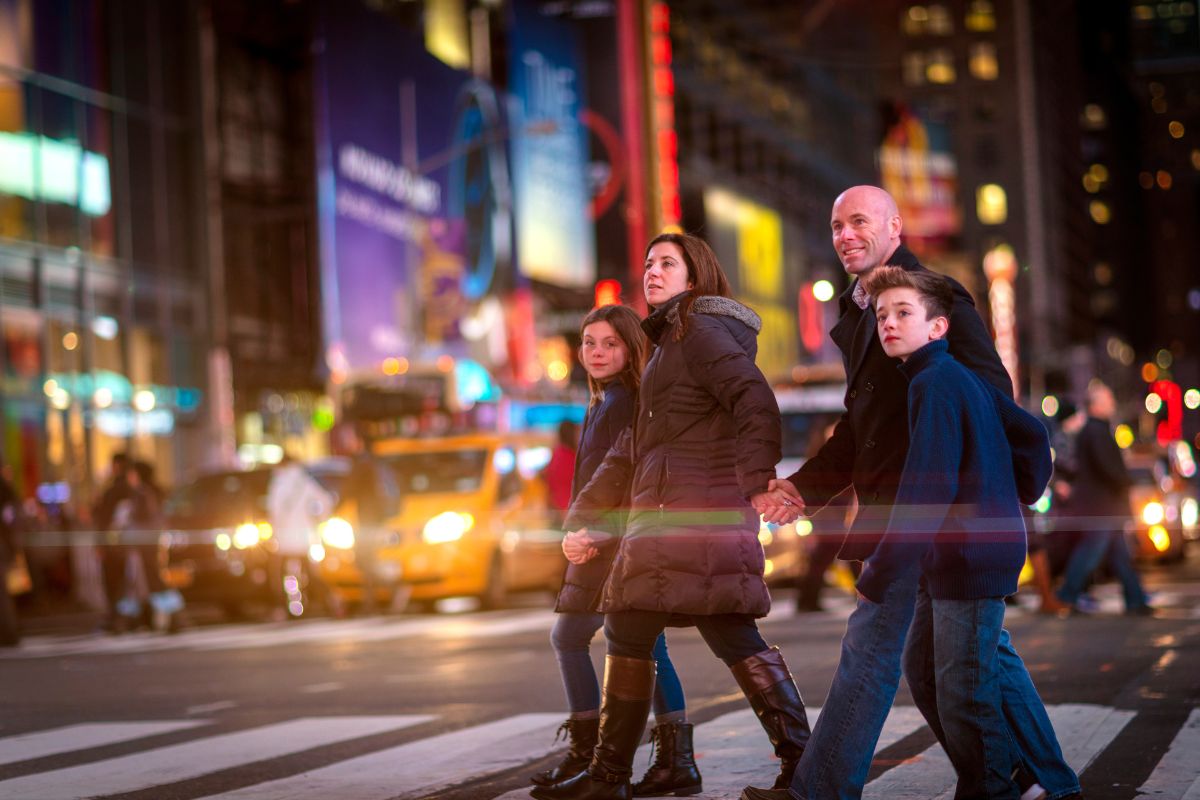 The greatest street in the world : the story of Broadway, old and