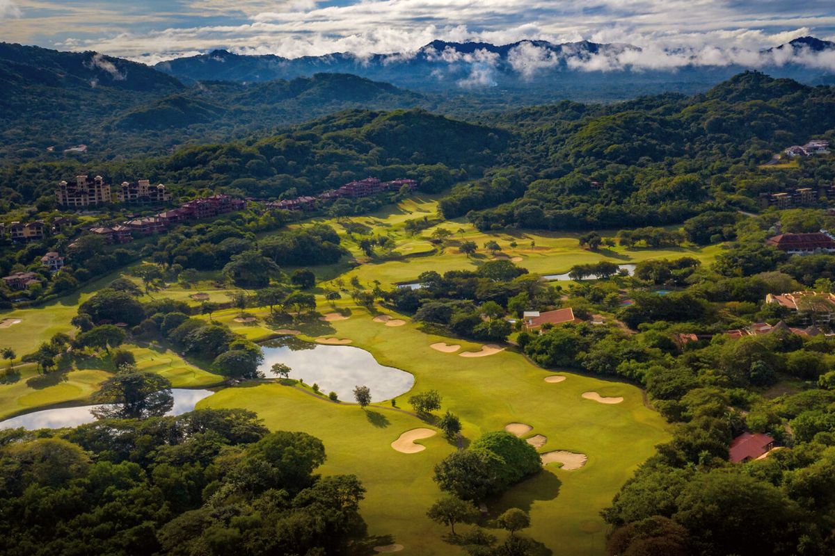 golf courses near Tamarindo