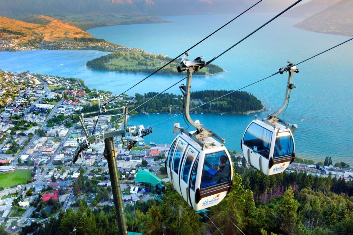 QUEENSTOWN NEW ZEALAND Photography Coffee Table Book Tourists Attractions:  A Mind-Blowing Tour of Queenstown,New Zealand Photography Coffee Table