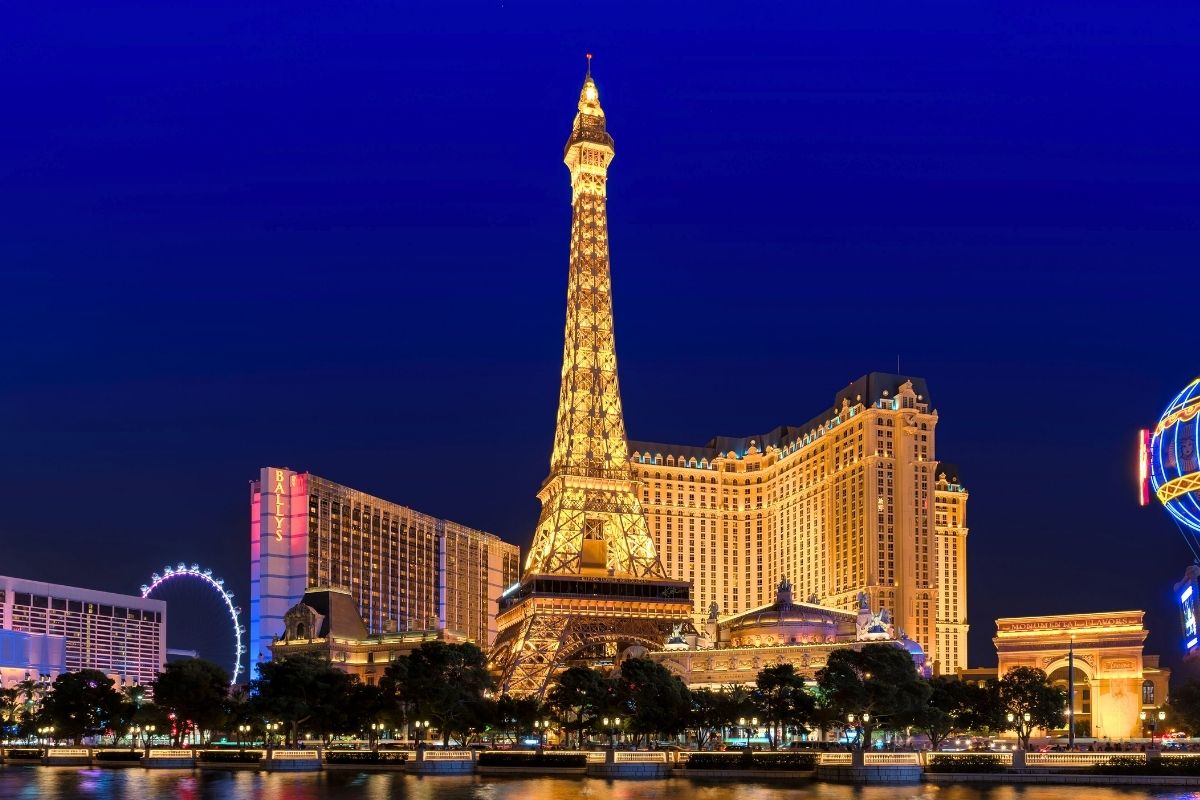 Fountains of Bellagio & Paris Eiffel Tower Light Show Combo On Our