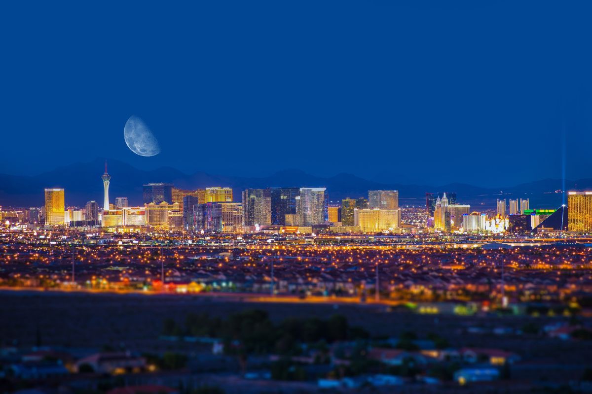 Top 7 Places To Enjoy The Las Vegas Nightlife Scene - Travel Off Path