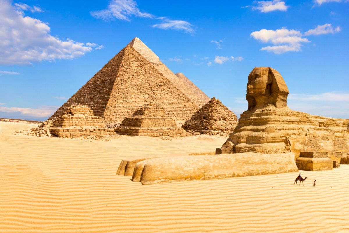 Smallest Pyramid of Giza and the Sphin on Giza Plateau, Egypt