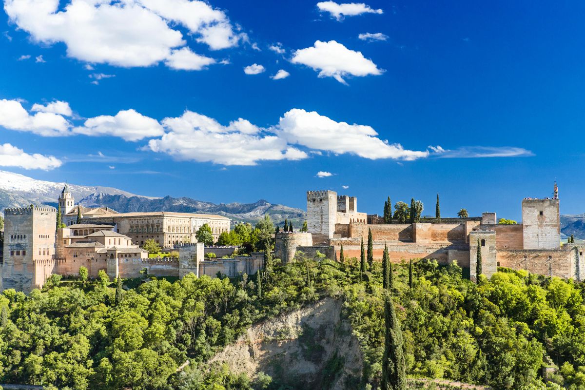 Splendid Andalusian Alhambra palace continues to draw visitors