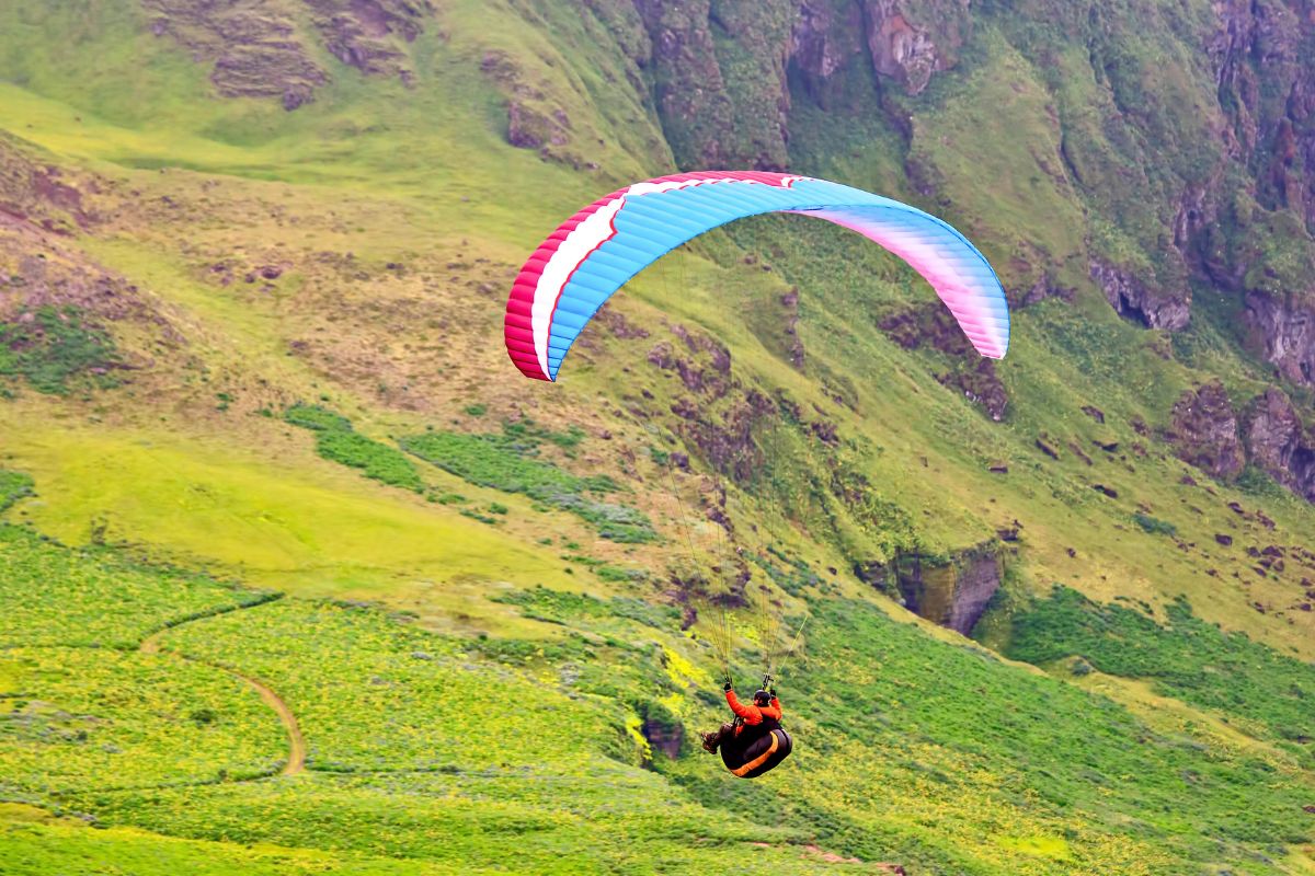 paragliding tours in Vik