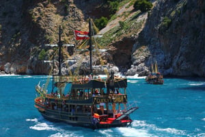 Pirate Boat Restaurant: Gastronomic Tours & Experiences